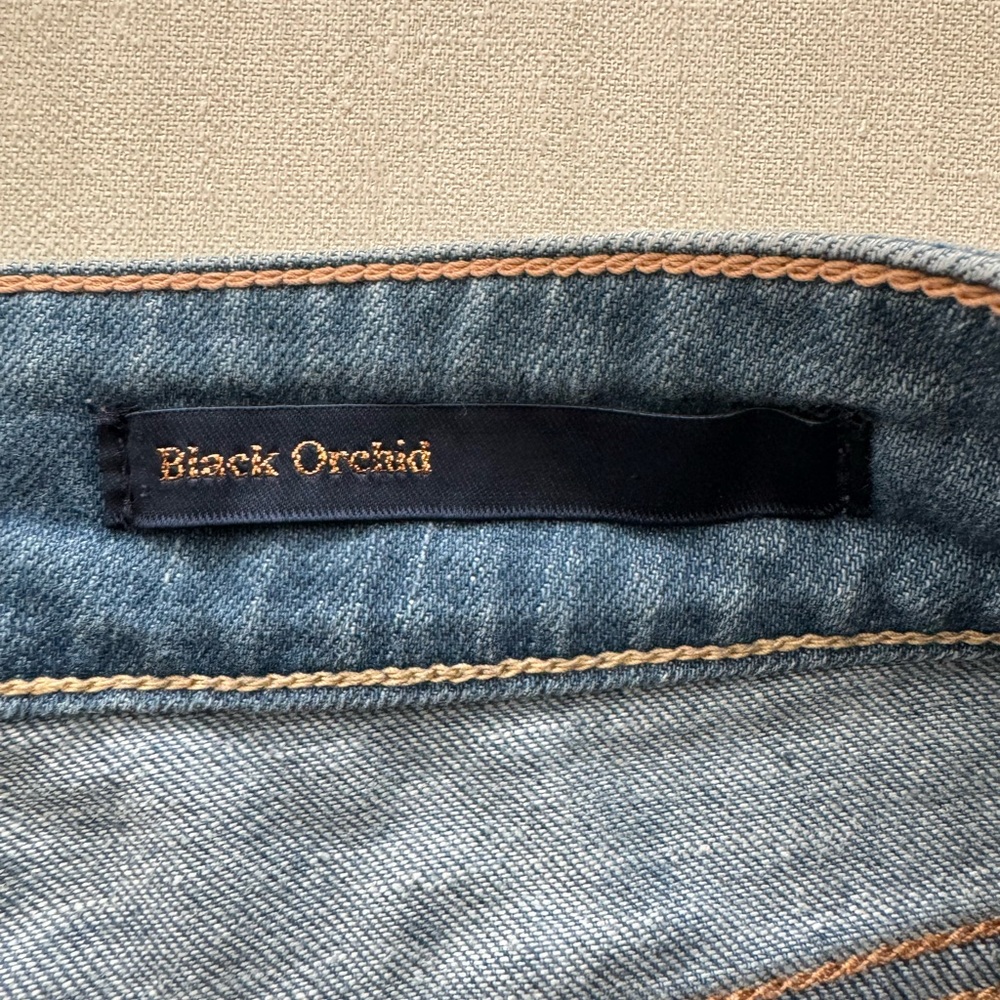GUC Black Orchid Jean Shorts, Size 27, Relaxed Fit, TTS, Low Rise & Medium Wash - Picture 3 of 11